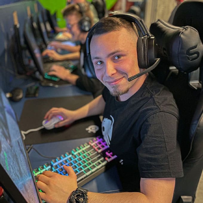 Esports Bootcamps bei Gamer's Paradise BASESTACK