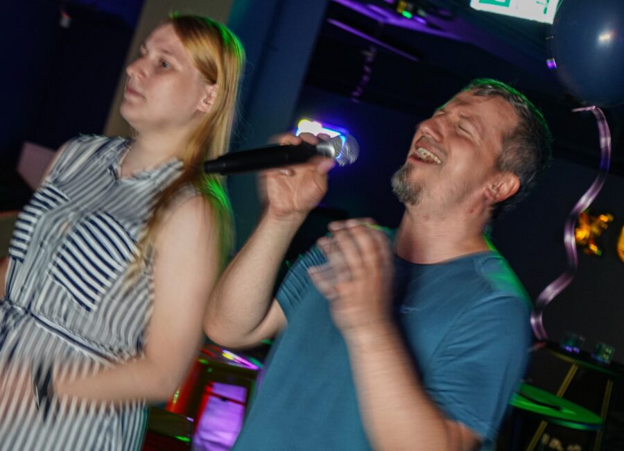 Two people singing at Karaoke bar at BaseStack Dortmund