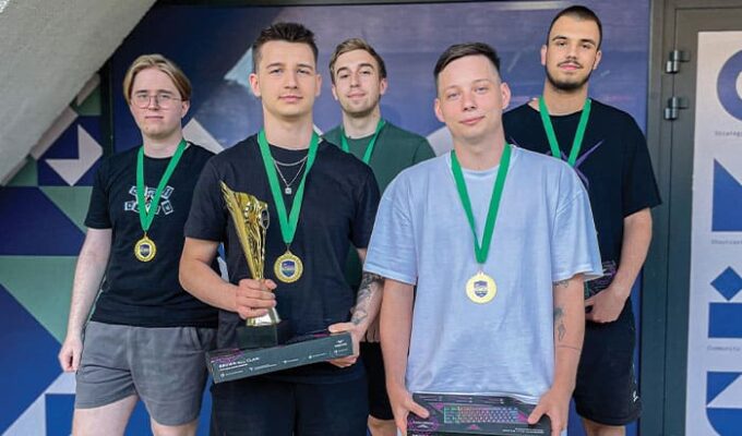 Gamers with medals posing for the camera