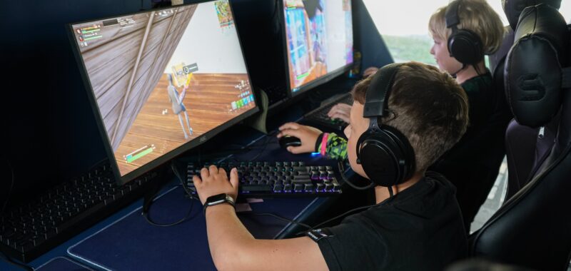 Kid playing Fortnite , CS2, CS:GO, League of Legends, Minecraft as Esports café in Łódź