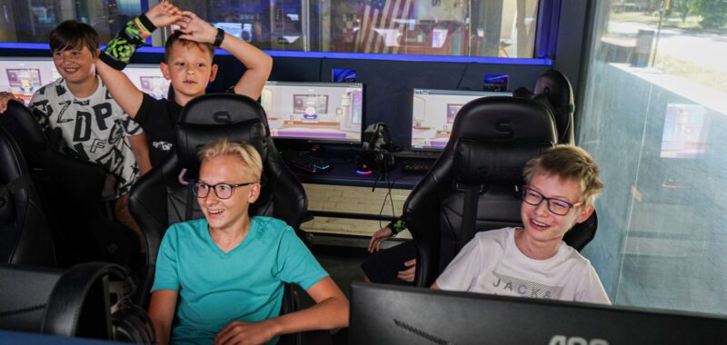 Kid playing Fortnite , CS2, CS:GO, League of Legends, Minecraft as Esports café in Łódź